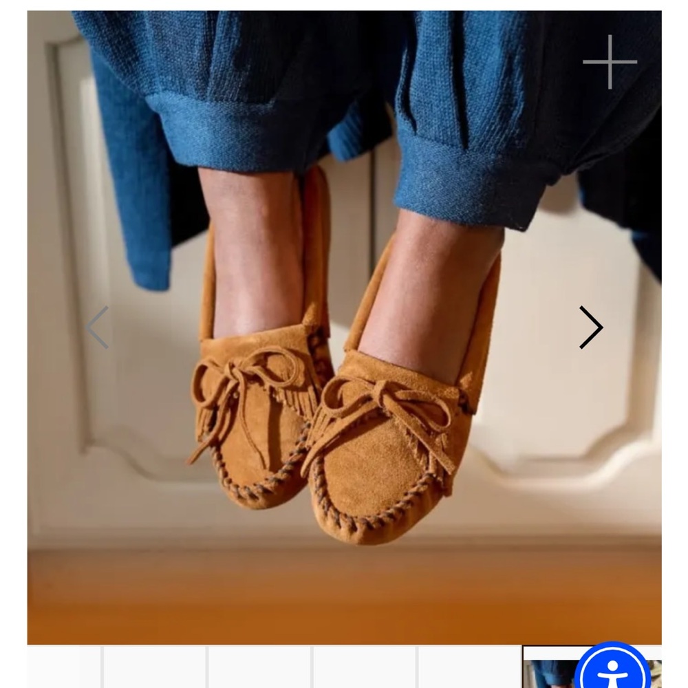 Minnetonka dark brown Suede Moccasins, size 8